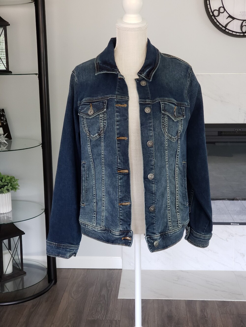 Torrid Denim Trucker Jacket Medium Wash Jean Plus Size 2 (2X)